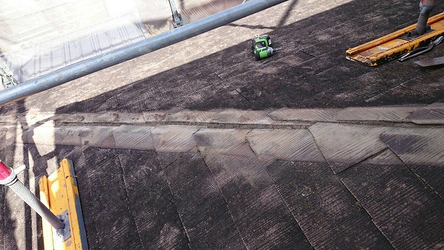 尾張旭で棟板金交換と屋根塗装のご依頼、貫板を設置し新規の棟板金を施工していく様子を紹介！